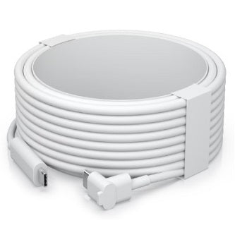 Four-and-a-half-meter USB cable that connects a Camera G4 Instant to a PoE source
